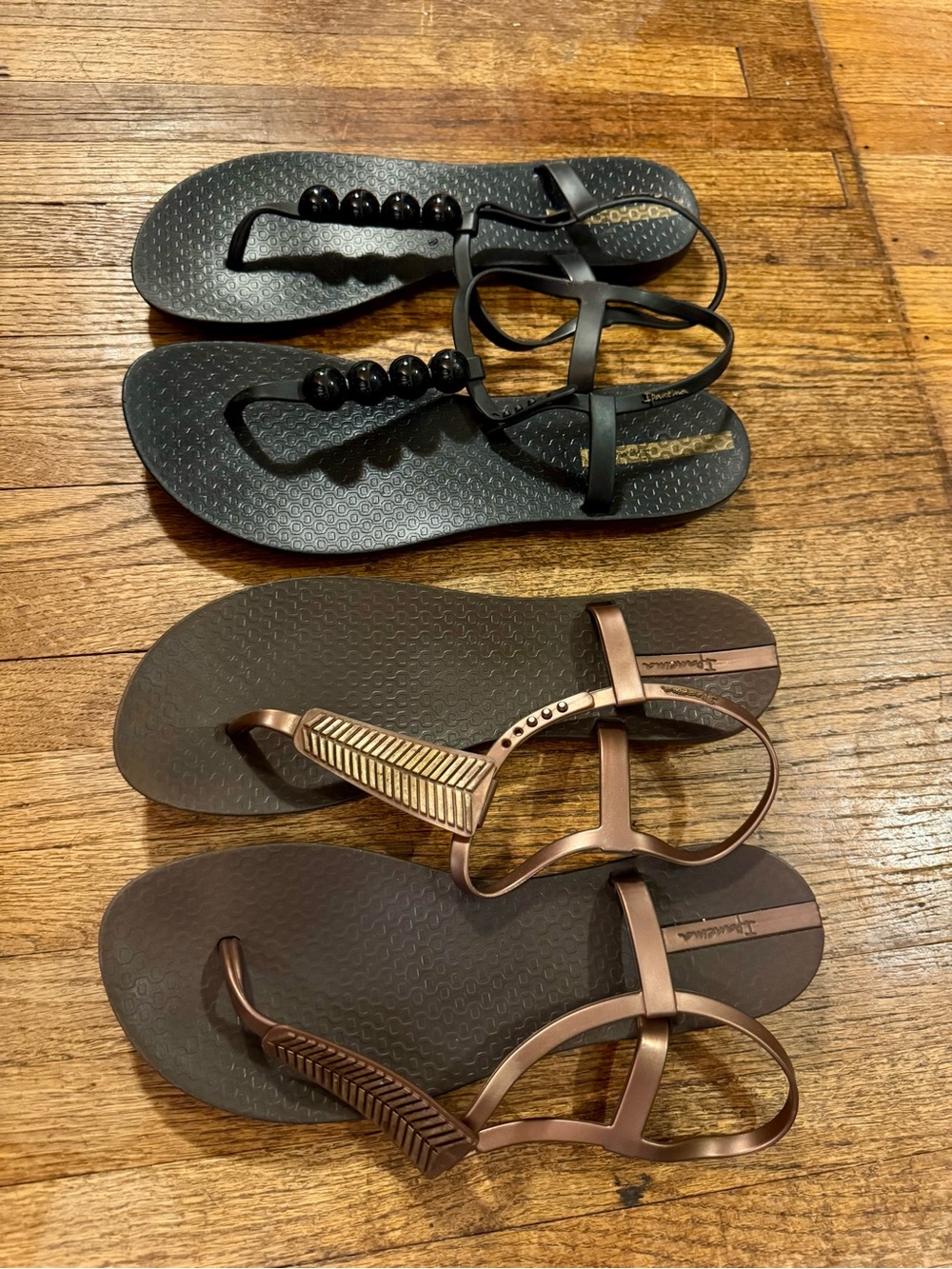 Ipanema Women's Black and Bronze Strappy Sandals - Set of 2